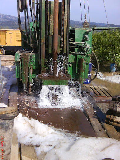 PERFORACIONES Y SONDEOS AGUA CLARA S.L.