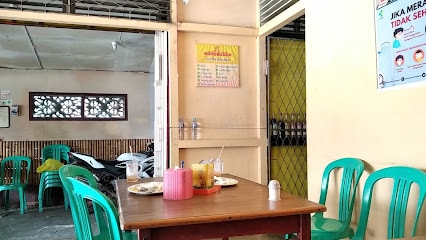Nasi uduk &amp; Ayam Goreng Borobudur