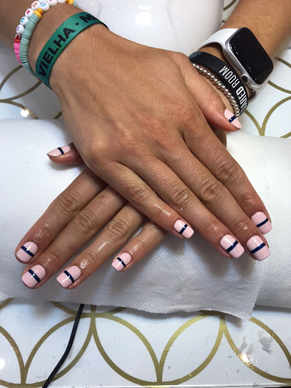 Hello Nails