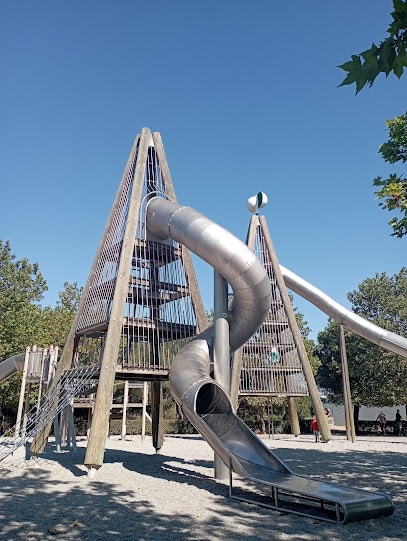 Parque con toboganes