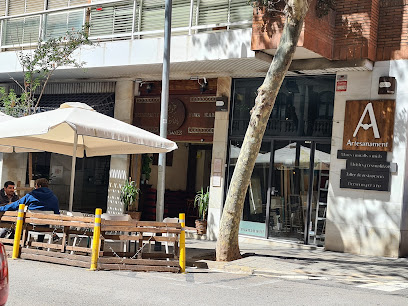 Artesanament. Enmarcacions i miralls a mida a Sant Gervasi.